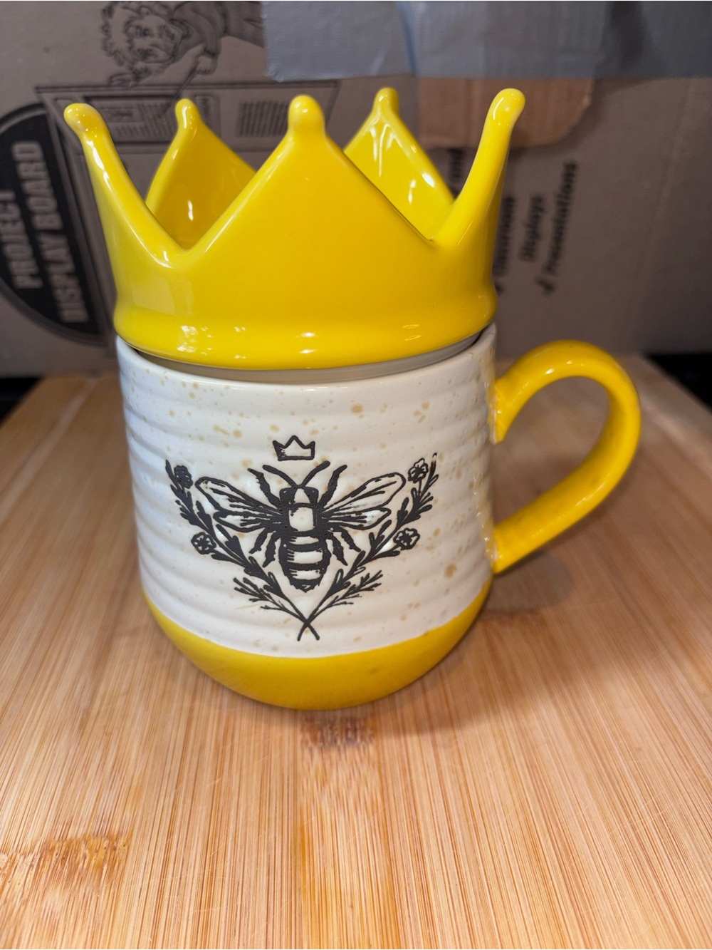 Yellow Bee Crown Ceramic Mug with Lid - Decorative Home Dining